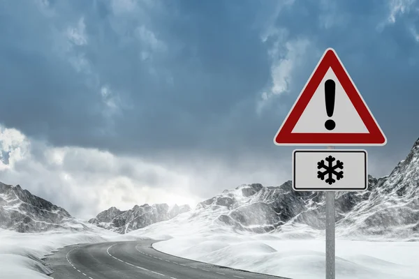 Vinter körning - varning — Stockfoto