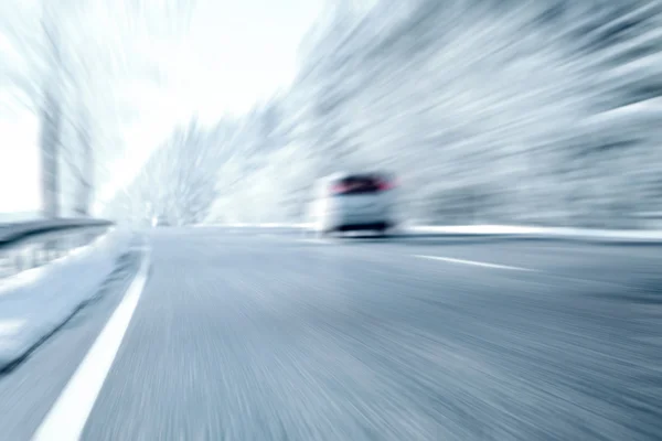 Zimní jízda - LED a sníh na silnici — Stock fotografie