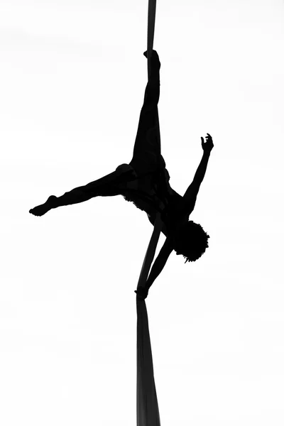 Tänzerin auf Seide — Stockfoto