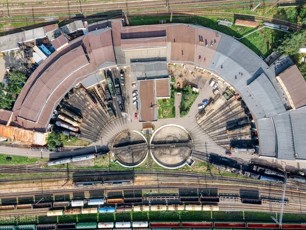 Luchtfoto Vanaf Bovenkant Van Het Halfronde Spoorwegdepot Vlakbij Draaitafel Voor — Stockfoto
