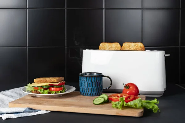 Repas Frais Savoureux Pour Petit Déjeuner Sandwich Aux Tomates Fromage — Photo