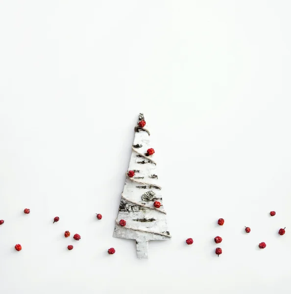 Vánoční stromeček ve tvaru březové kůry. Blahopřání — Stock fotografie
