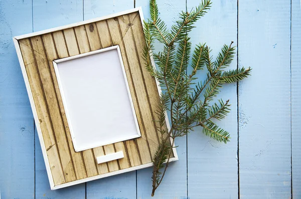 Saludo marco de la tarjeta de Navidad sobre el viejo fondo de madera vintage — Foto de Stock
