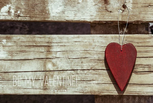Corazón rojo de San Valentín con texto ser mi San Valentín — Foto de Stock
