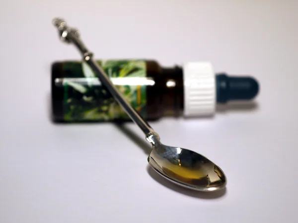Tintura de cannabis medicinal — Fotografia de Stock