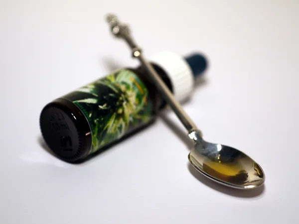 Medical cannabis tincture — Stock Photo, Image