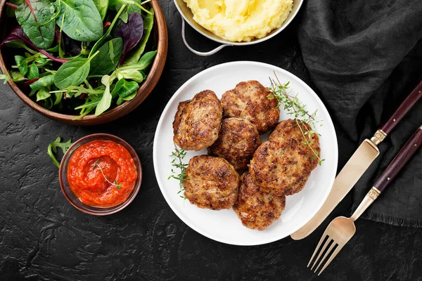 Juicy Delicious Turkey Meat Cutlets Served Mashed Potato Sauce — Stock Photo, Image