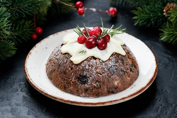 Weihnachtspudding Obstkuchen Auf Schwarzem Hintergrund — Stockfoto