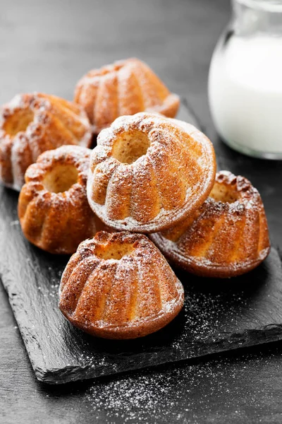 Mini Bundt Cakes Muffins Icing Sugar Black Wooden Background — Stock Photo, Image