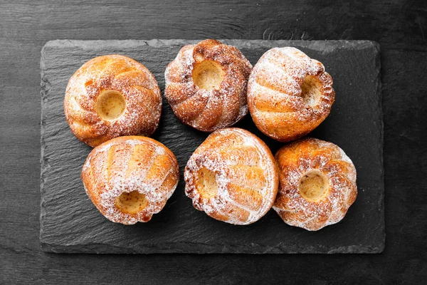 Mini Bundt Cakes Muffins Icing Sugar Black Wooden Background — Stock Photo, Image