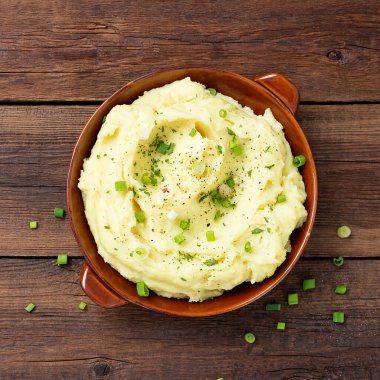 Mashed potatoes with green onion and spices.	
