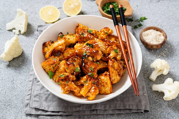 Buffalo Cauliflower Popular Baked Cauliflower Barbeque Sauce Barbecue Cauliflower Wings — 图库照片