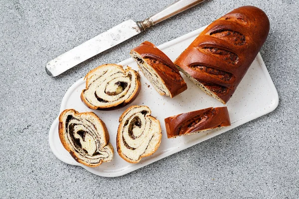 Sliced Poppy Roll Cake Serving Board — Foto Stock