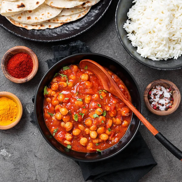 Traditional Indian Dish Chickpea Chana Masala Rice Flatbread — Stockfoto