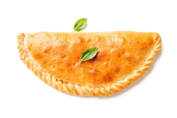 Domácí Čerstvě Upečená Uzavřená Calzone Pizza Italské Jídlo Izolované Bílém — Stock fotografie