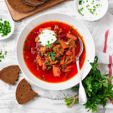 Pancar çorbası - Geleneksel Ukrayna çorbası veya Rus çorbası.