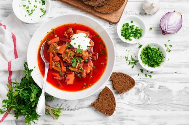 Pancar çorbası - Geleneksel Ukrayna çorbası veya Rus çorbası.