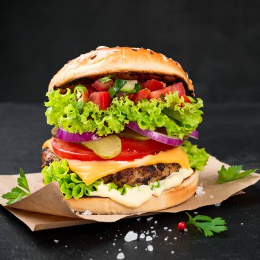Salsa soslu nefis ev yapımı hamburger..