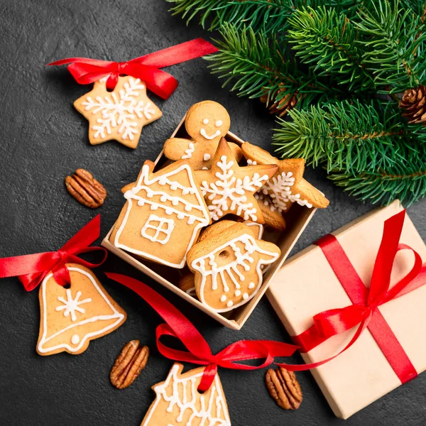 Leckere Hausgemachte Weihnachtsplätzchen Geschenkbox Mit Festlicher Dekoration — Stockfoto