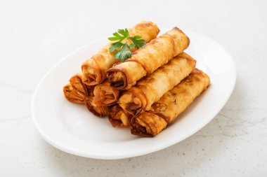 Çok Kızarmış Türk Purosu Şekillendirilmiş Rolls Rulo - Yumurtalı Sigara Borek.