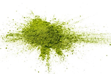 Beyaz arkaplanda yeşil kibrit tozu var..