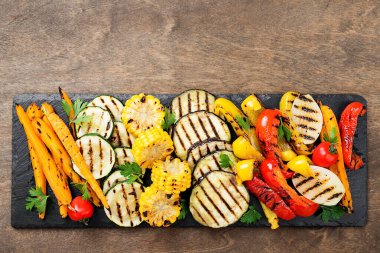 Türlü lezzetli ızgara sebzeler..