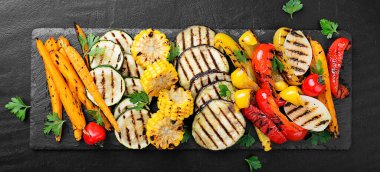 Türlü lezzetli ızgara sebzeler..