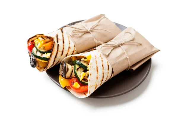 Vegan Tortilla Wrap Rol Met Gegrilde Groenten Geïsoleerd Witte Achtergrond — Stockfoto