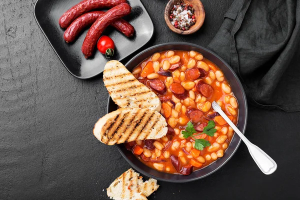 Fagioli Bianchi Stufati Con Salsiccia Affumicata Salsa Pomodoro Zuppa Fagioli — Foto Stock