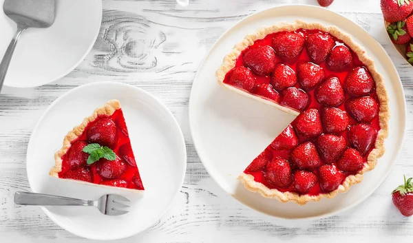 Delicious Strawberry Tart White Wooden Background Top View — Stock Photo, Image