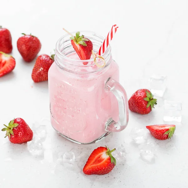 Strawberry Smoothie Milkshake Mason Jar — Stock Photo, Image