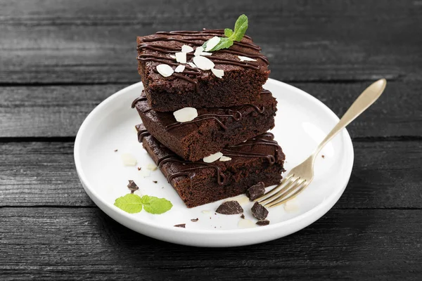 Brownie Caseiro Com Chocolate Escuro — Fotografia de Stock