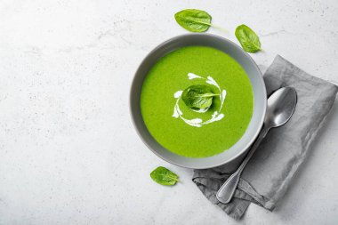 Yeşil kremalı ıspanak çorbası.