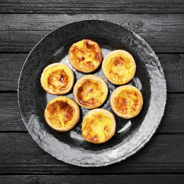 Yumurtalı tart, geleneksel Portekiz tatlısı, pastel de nata..