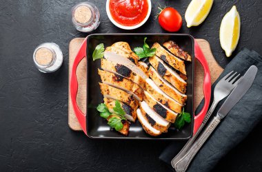 Izgara tavuk göğsü. Izgara tavuk göğsü veya demir tavada fileto..