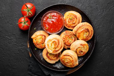 Pastırmalı ve peynirli börek. .