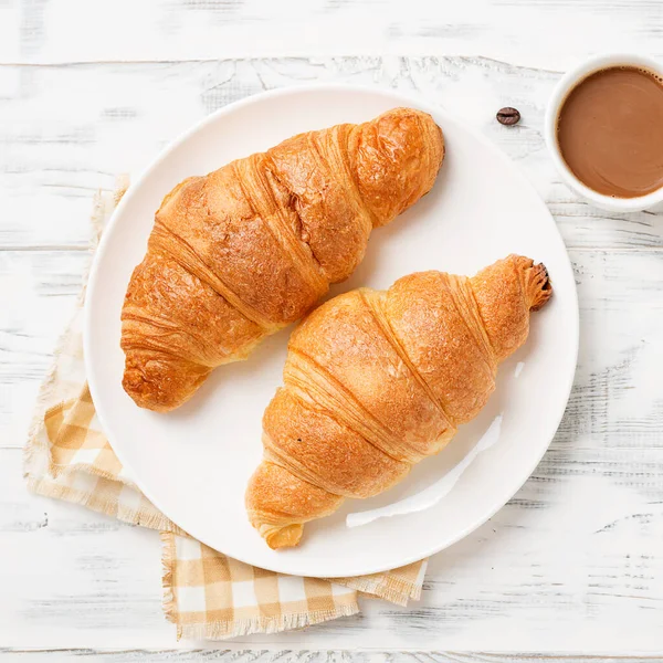 Leckeres Frühstück Mit Frischen Croissants — Stockfoto