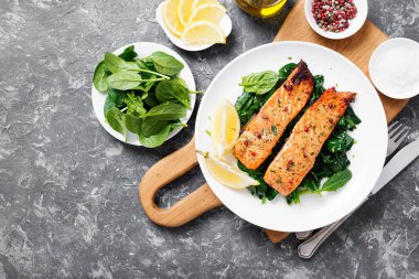 Ispanaklı somon fileto .