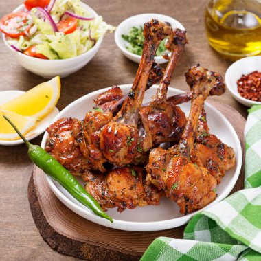 Baharatlı tavuk budu. Türk Pirzola Kebabı .