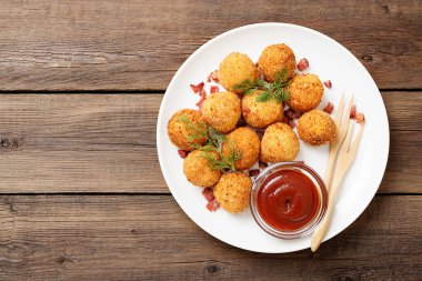 Patates kroketleri. Patates püresi. Ekmekli ve bol yağda kızartılmış..