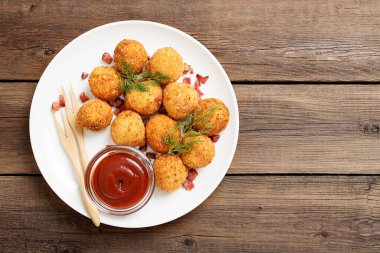 Patates kroketleri. Patates püresi. Ekmekli ve bol yağda kızartılmış..