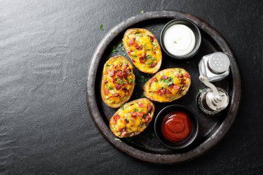 Patates kroketleri. Patates püresi. Ekmekli ve bol yağda kızartılmış..