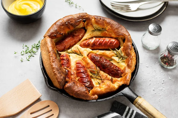 Toad Hole Sausage Toad Traditional English Dish Sausages Yorkshire Pudding — Stock Photo, Image