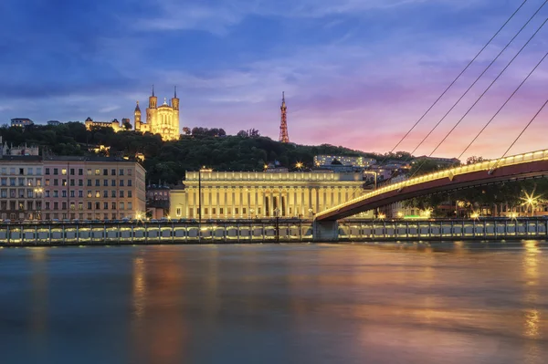 Uitzicht op rivier de Saone bij zonsondergang in Lyon stad — Stockfoto