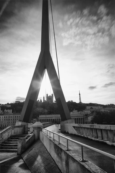 Kathedraal de fourviere achter de brug — Stockfoto