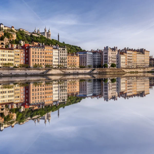 Quadratische Ansicht lyon Stadt mit Reflexion in nüchternen — Stockfoto