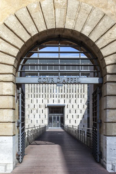 Grande porta do tribunal de recurso em Aix en Provence — Fotografia de Stock