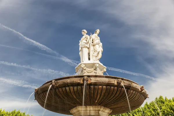 Дами фонтан на la rotonde в екс — стокове фото