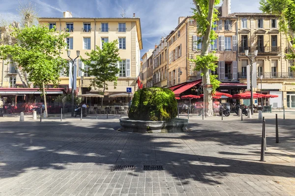 yosunlu çeşme cours üzerinde mirabeau aix en Provence