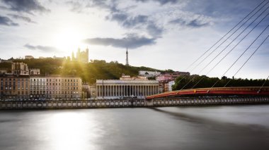 lyon şehrinde günbatımı başında saone Nehri'nin görünümü